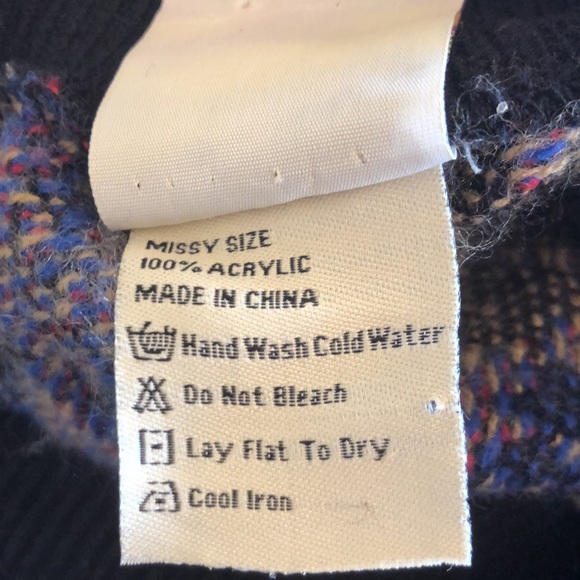 Gorgeous Tapestry Shawl - Picture 5 of 5